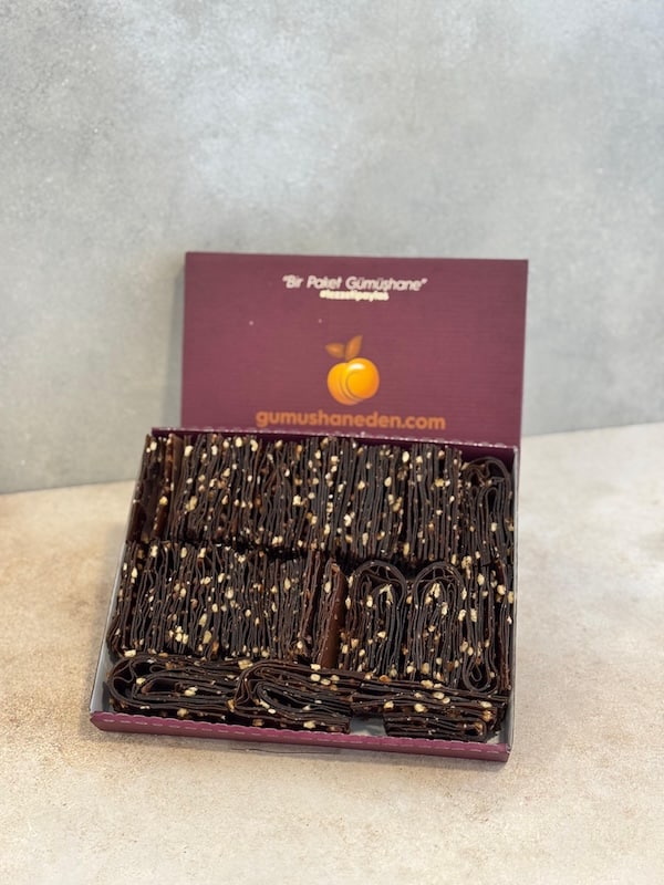 Şekersiz glutensiz cevizli pestil – doğal meyve ve fındıkla hazırlanmış geleneksel Gümüşhane pestili ürün görseli.