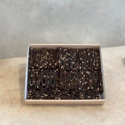 Şekersiz glutensiz cevizli pestil – doğal meyve ve fındıkla hazırlanmış geleneksel Gümüşhane pestili ürün görseli.