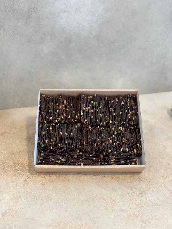 Şekersiz glutensiz cevizli pestil – doğal meyve ve fındıkla hazırlanmış geleneksel Gümüşhane pestili ürün görseli.