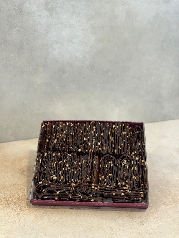 Şekersiz glutensiz cevizli pestil – doğal meyve ve fındıkla hazırlanmış geleneksel Gümüşhane pestili ürün görseli.