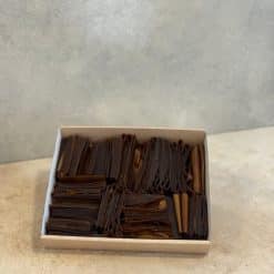 Şekersiz ve glutensiz sade pestil – doğal meyve püresiyle üretilmiş geleneksel Gümüşhane pestili ürün görseli.