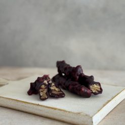 Erikten hazırlanan herle ile kaplanmış, cevizli geleneksel Gümüşhane erikli köme