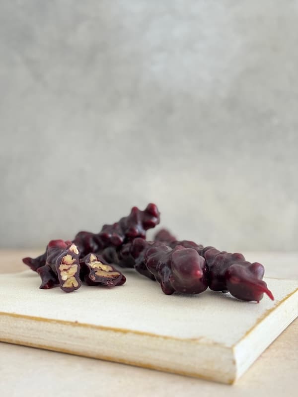 Erikten hazırlanan herle ile kaplanmış, cevizli geleneksel Gümüşhane erikli köme